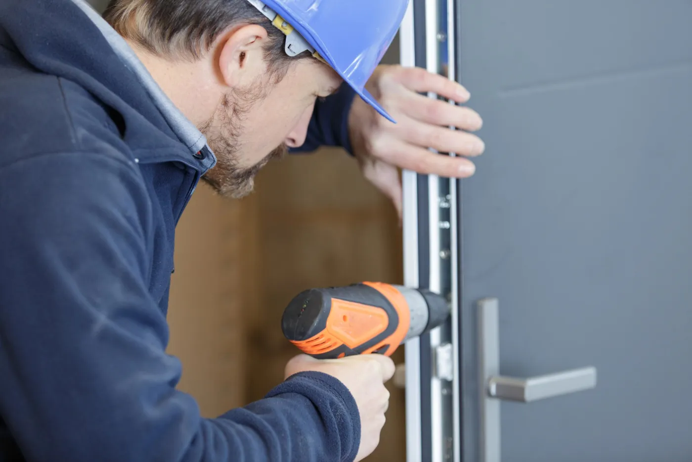 Réglage d'une serrure multipoints sur une porte palière à Colombes